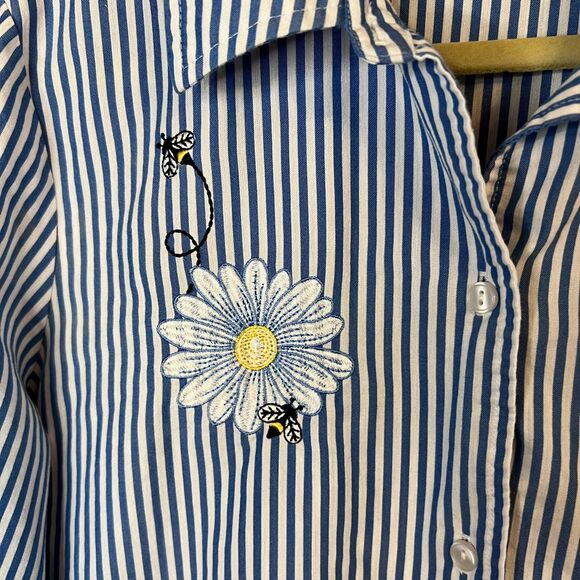 Blair blue & white stripe button down embroidered flowers & bees Size Large - Picture 3 of 6